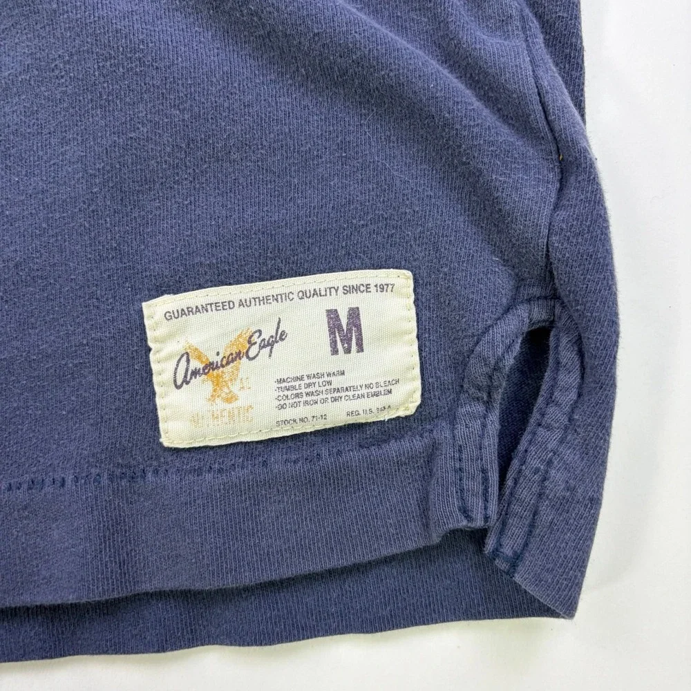 Y2K American Eagle Montauk Graphic T-Shirt Mens Medium Navy Blue Striped Sleeve